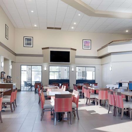 Comfort Inn & Suites Wichita Extérieur photo