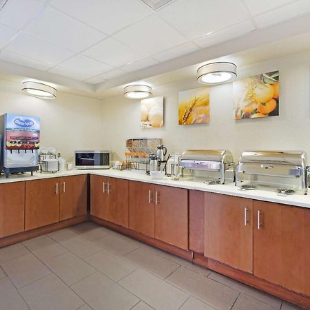Comfort Inn & Suites Wichita Extérieur photo