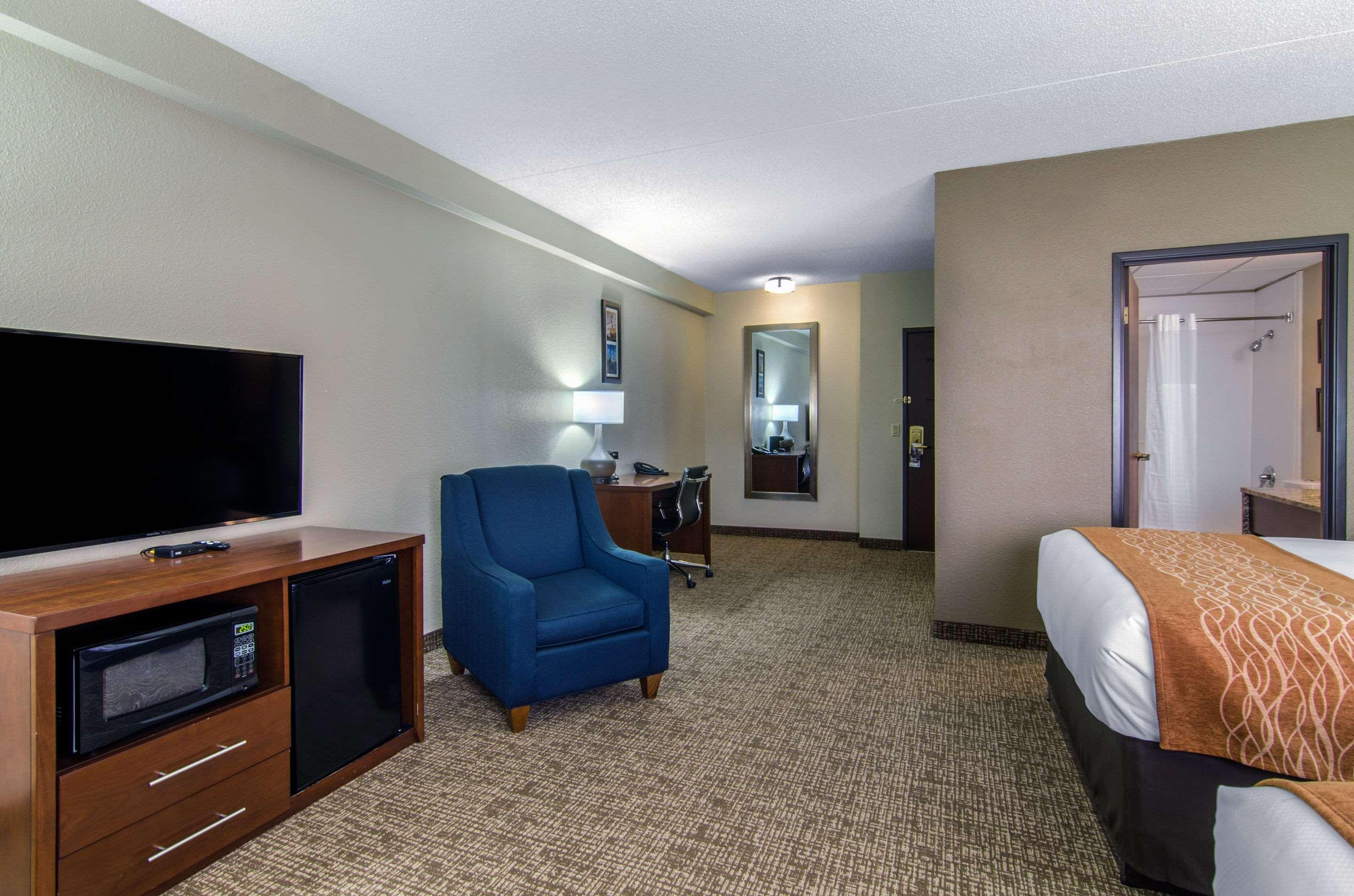 Comfort Inn & Suites Wichita Extérieur photo