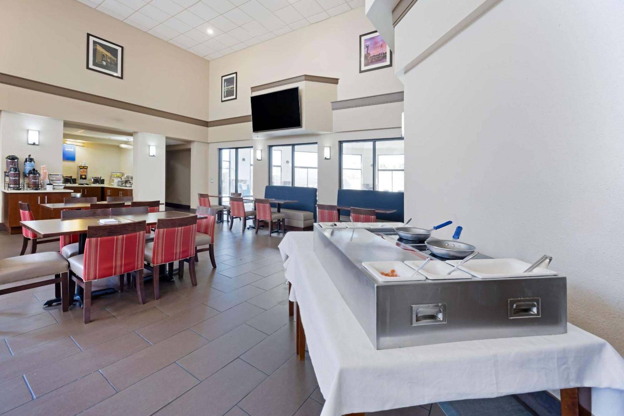 Comfort Inn & Suites Wichita Extérieur photo