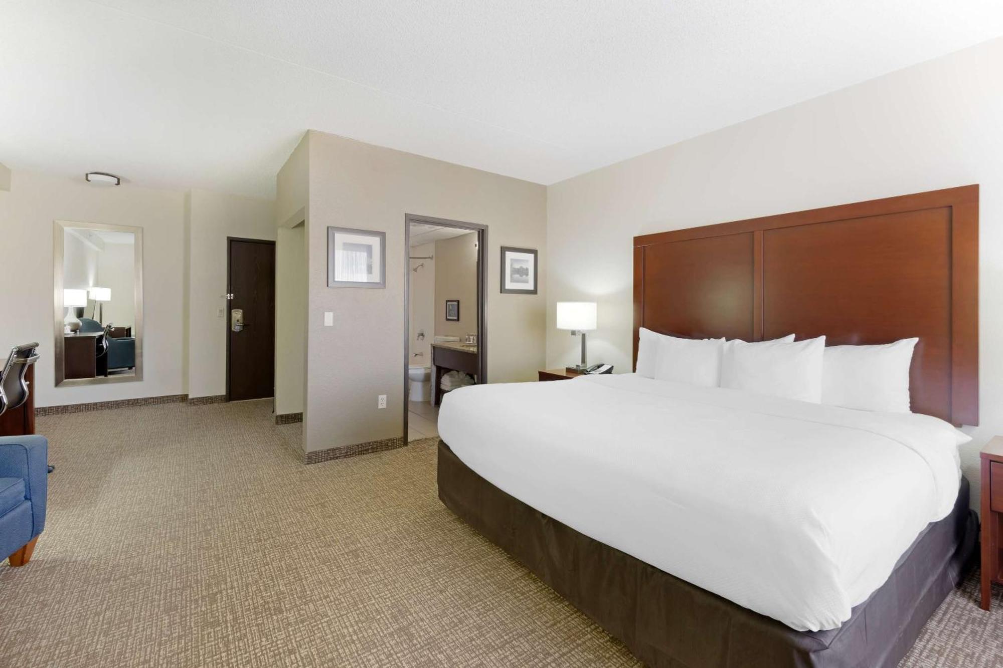 Comfort Inn & Suites Wichita Extérieur photo