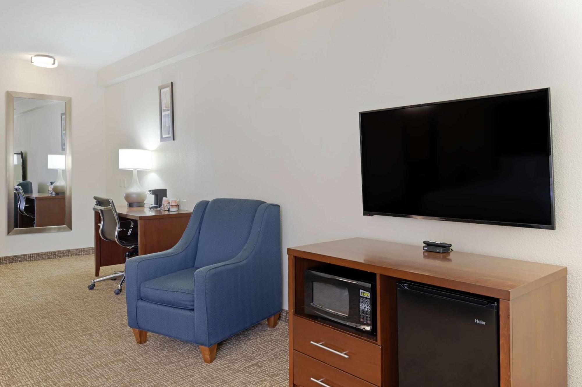 Comfort Inn & Suites Wichita Extérieur photo