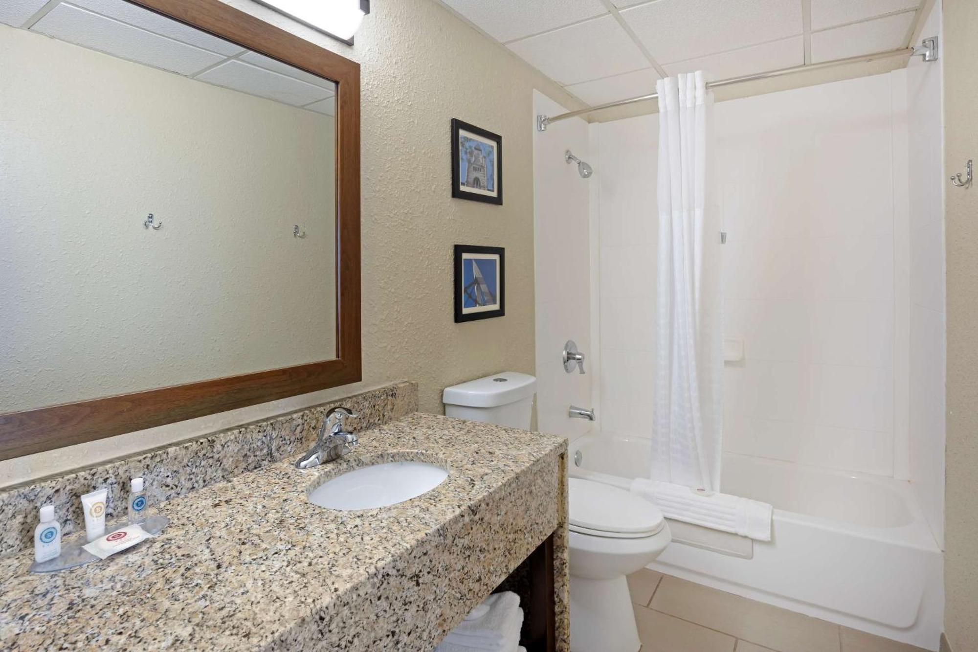 Comfort Inn & Suites Wichita Extérieur photo