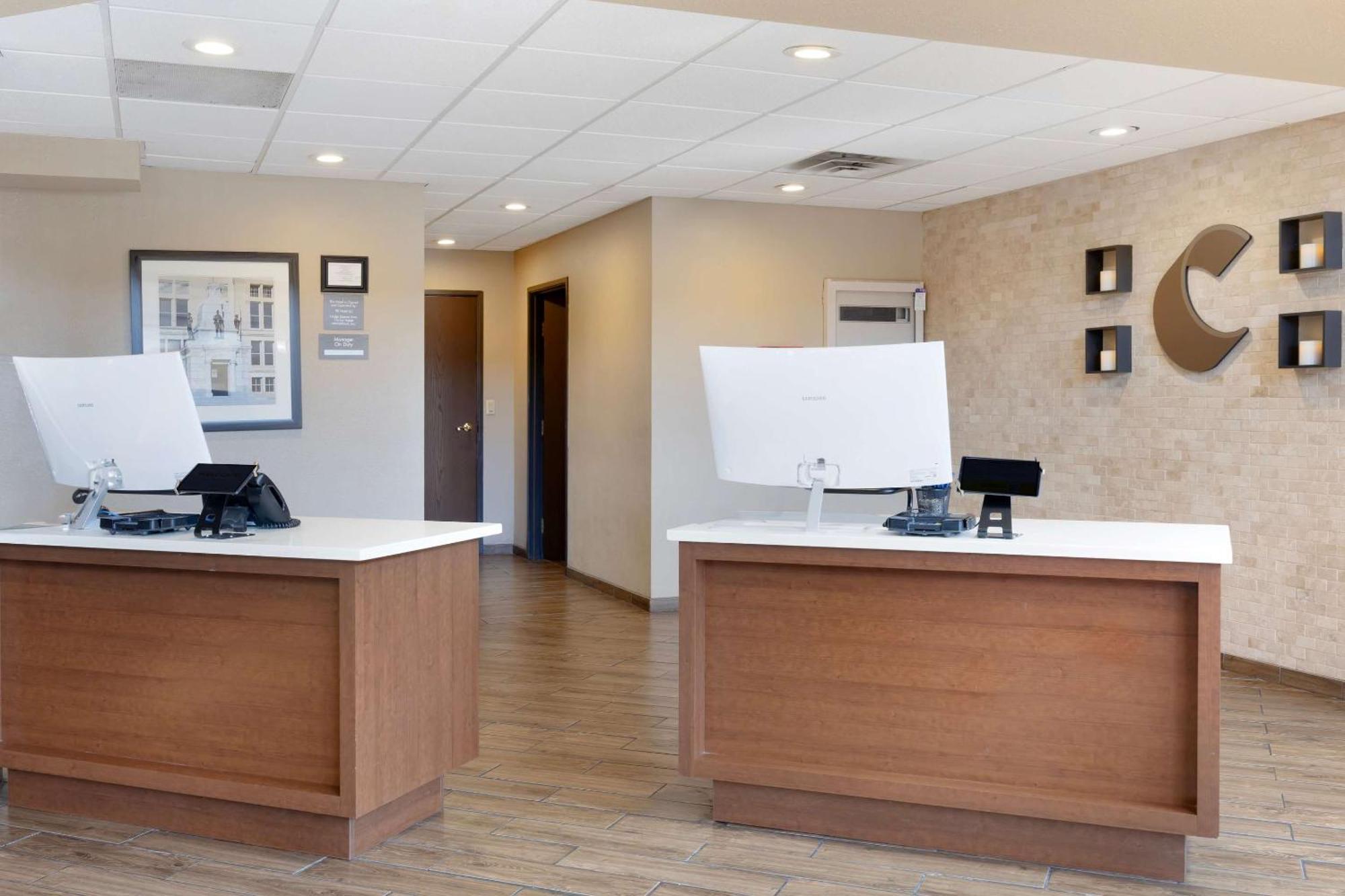 Comfort Inn & Suites Wichita Extérieur photo