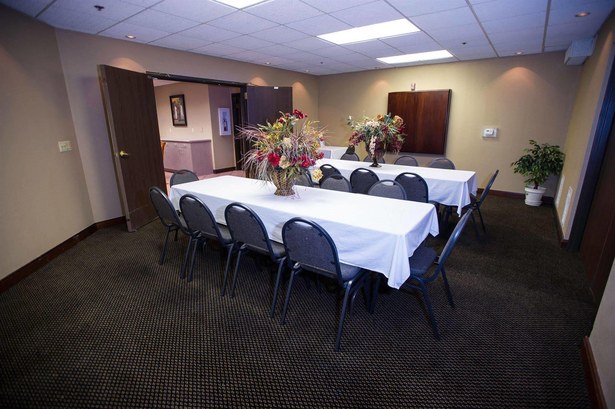 Comfort Inn & Suites Wichita Extérieur photo